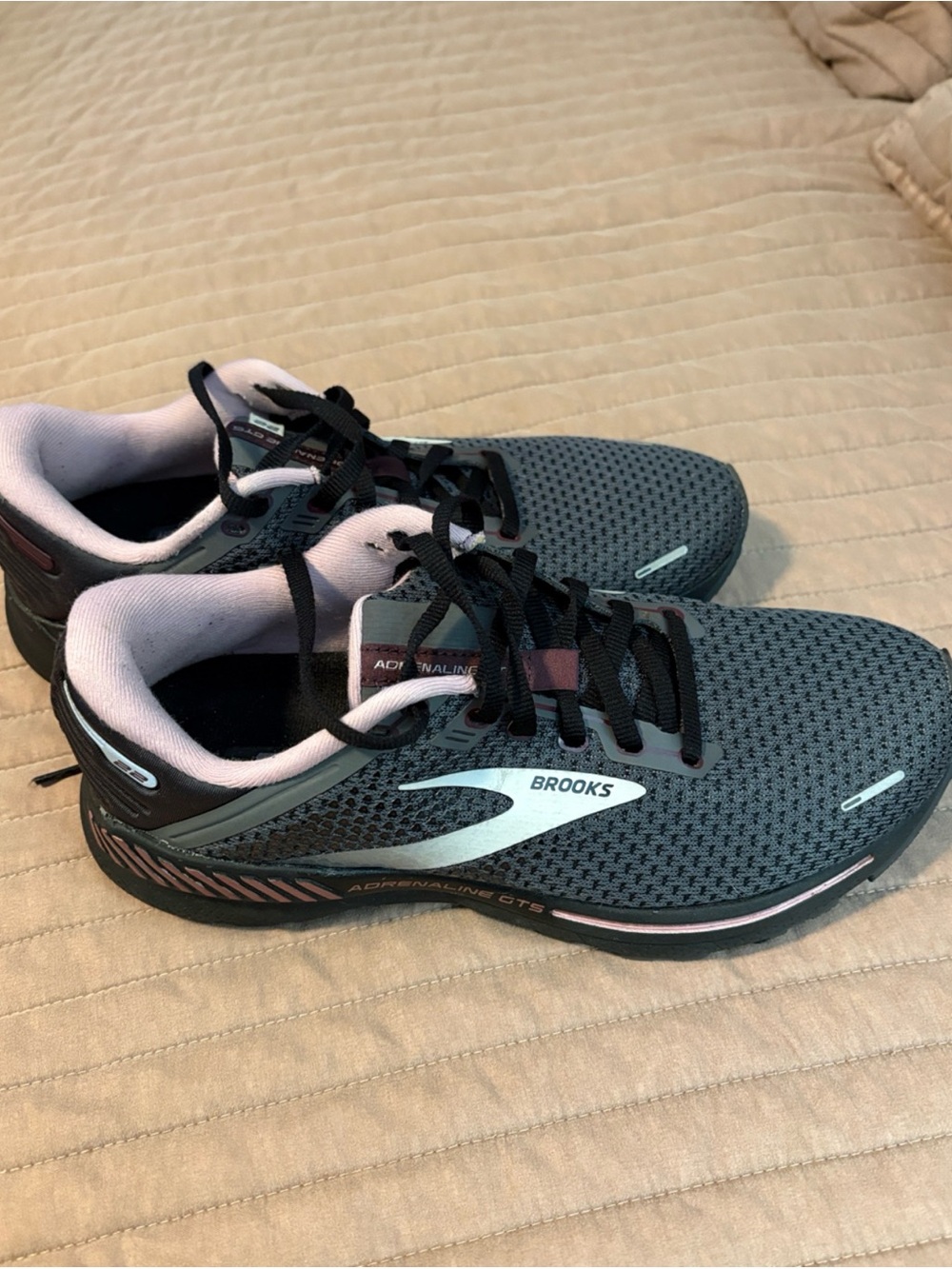 Brooks Women's Adrenaline GTS 22 Running Shoe - Pearl/Black/Metallic